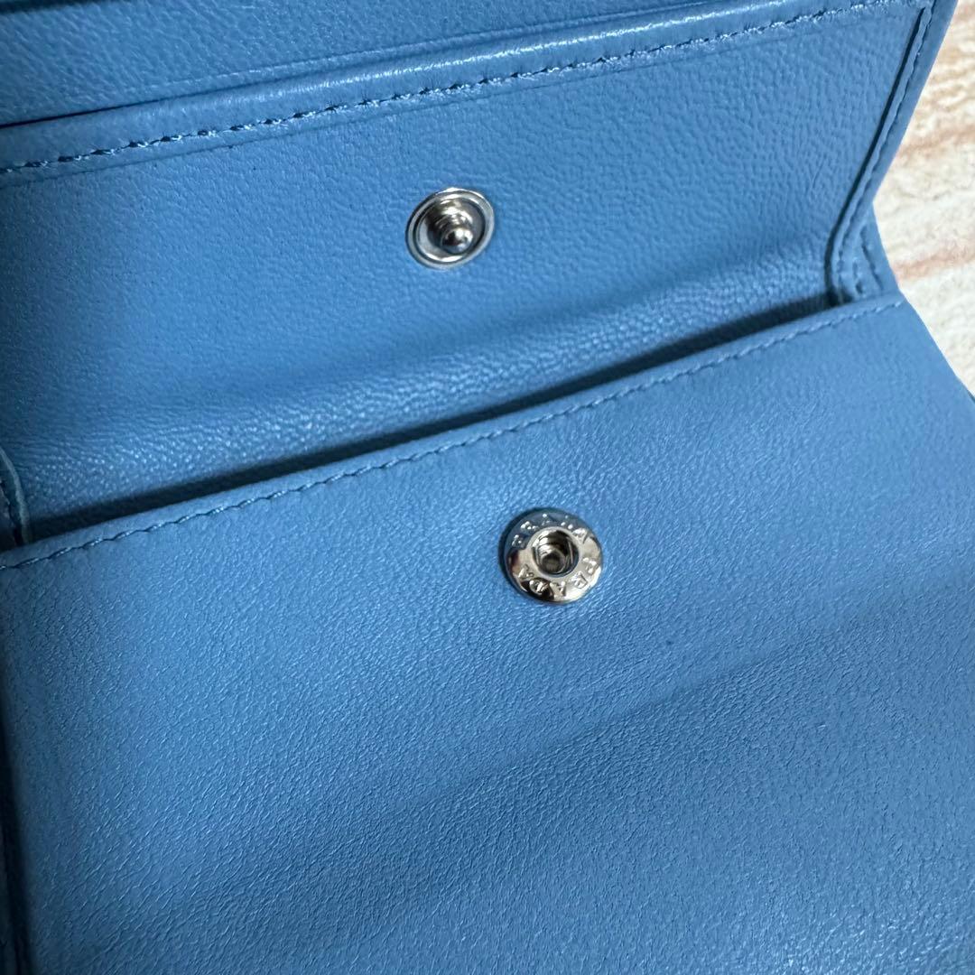 極美品 プラダ 二つ折り ダイアグラム キルティング ブルー 1MV204