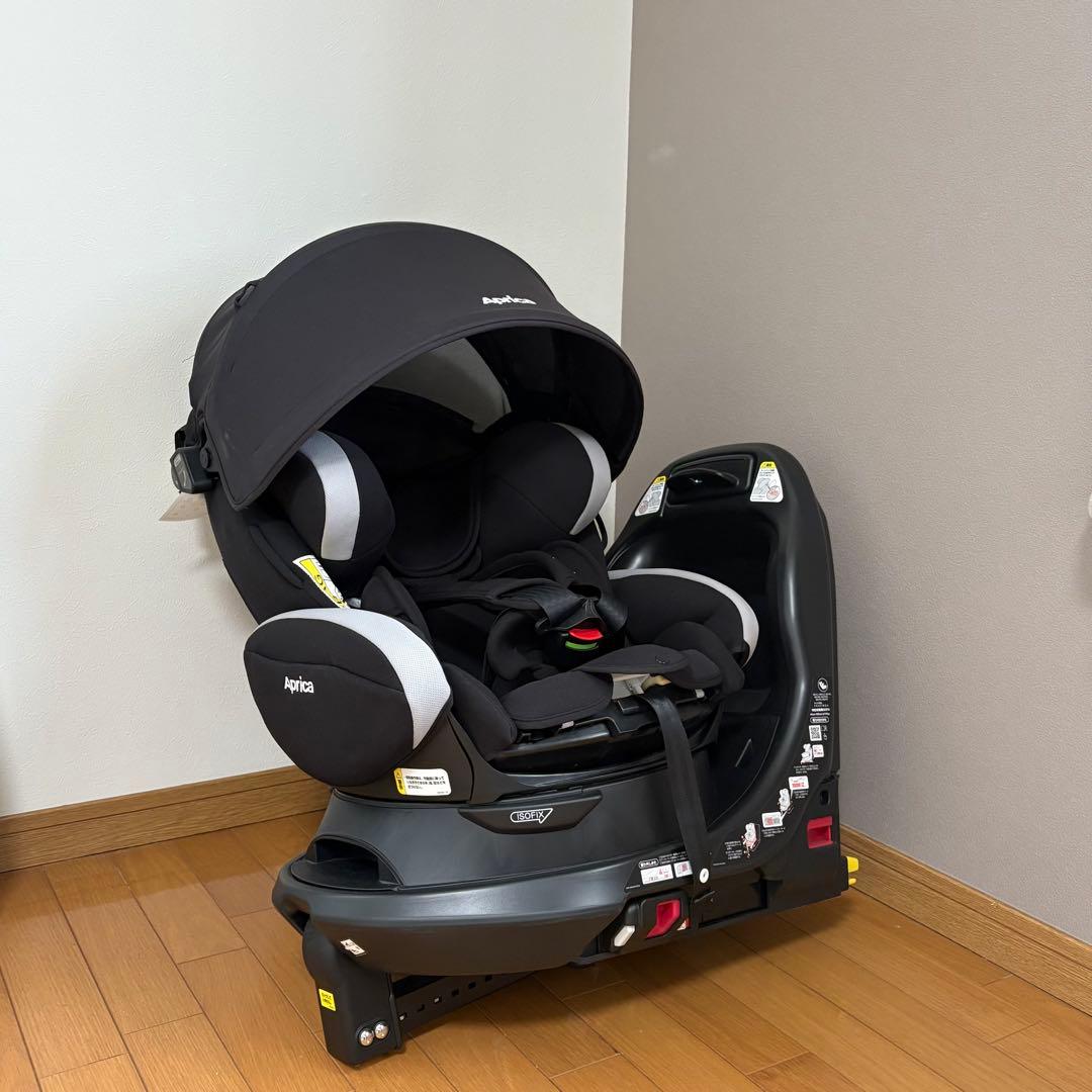 Aprica フラディアプラス　ブラック 車用チャイルドシート
