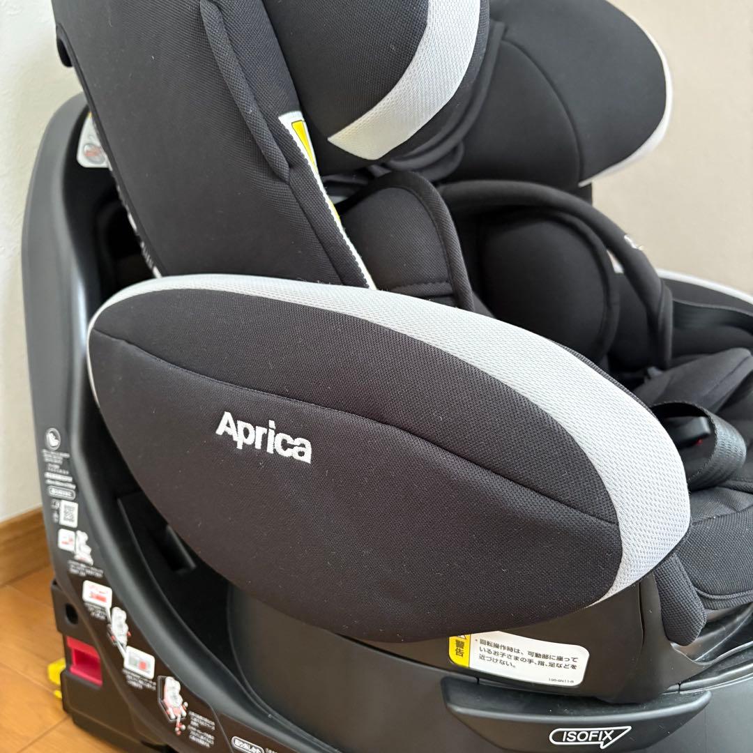 Aprica フラディアプラス　ブラック 車用チャイルドシート