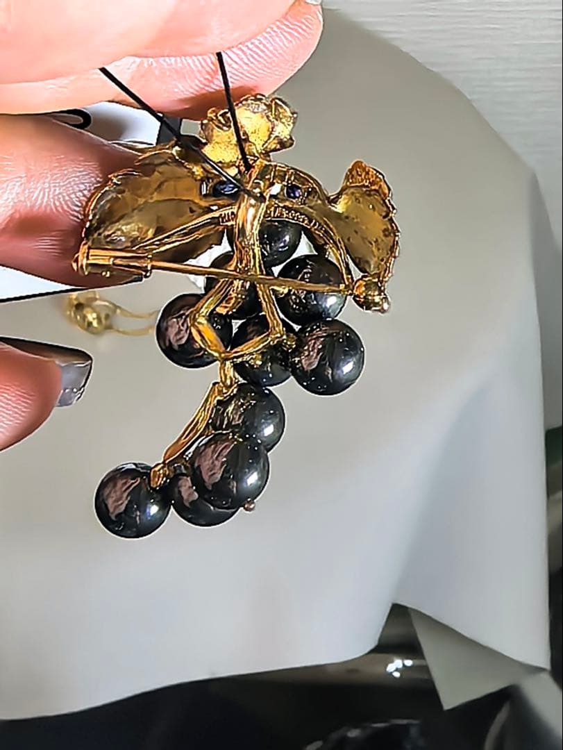 石川暢子 ISHIKAWA NOBUKOアズタイム 葡萄 ブローチ　箱付