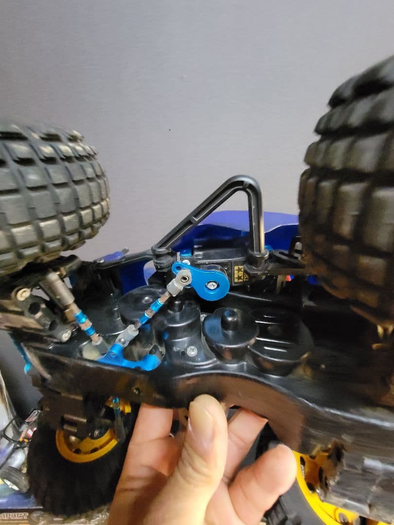 フィギュア付きオフロードRCカー