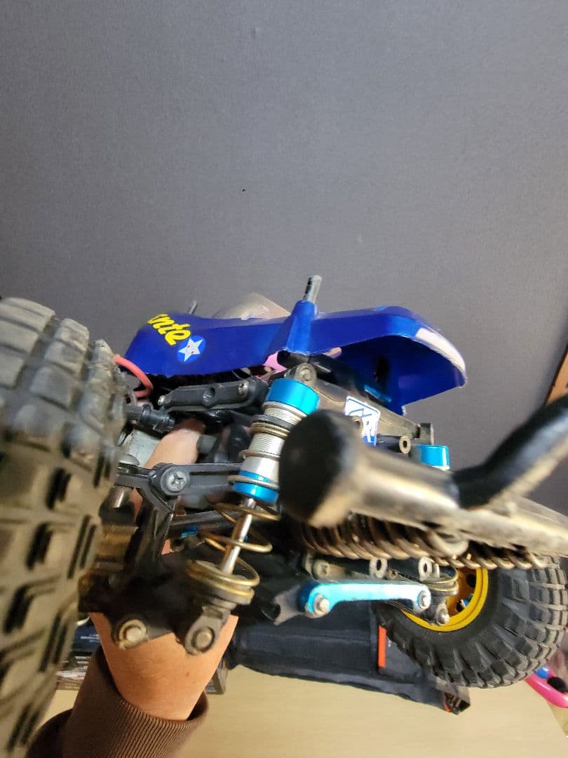 フィギュア付きオフロードRCカー