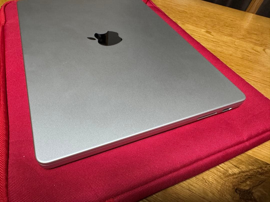 MacBook Pro 14インチ M3 / 512GB / USキーボード
