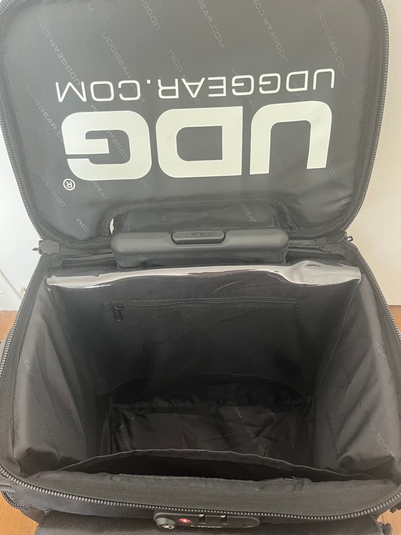 UDG キャリーケース ブラック 中型　DJ レコード　ミキサー　収納