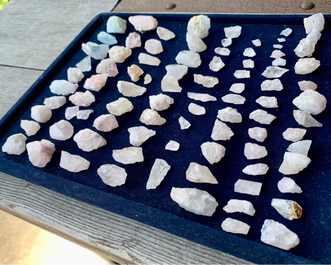 モルガナイトの結晶セット/89個