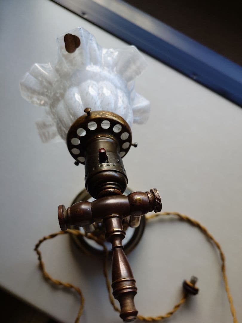 フランス製シェード　ビンテージランプ　1940 年　フェントンお好きな方にも