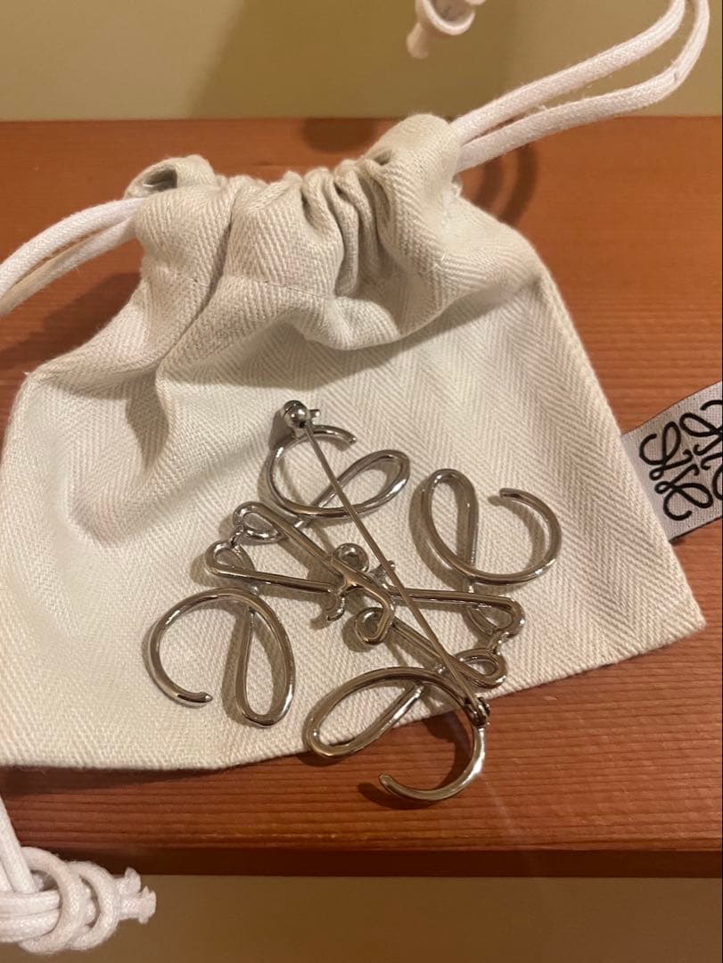 LOEWE ロエベ　ブローチ シルバー