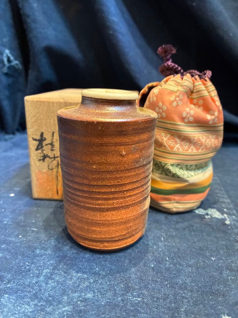 信楽茶入　今井桂秋（作)　共箱　仕服(梅花散らし間道) 茶道具