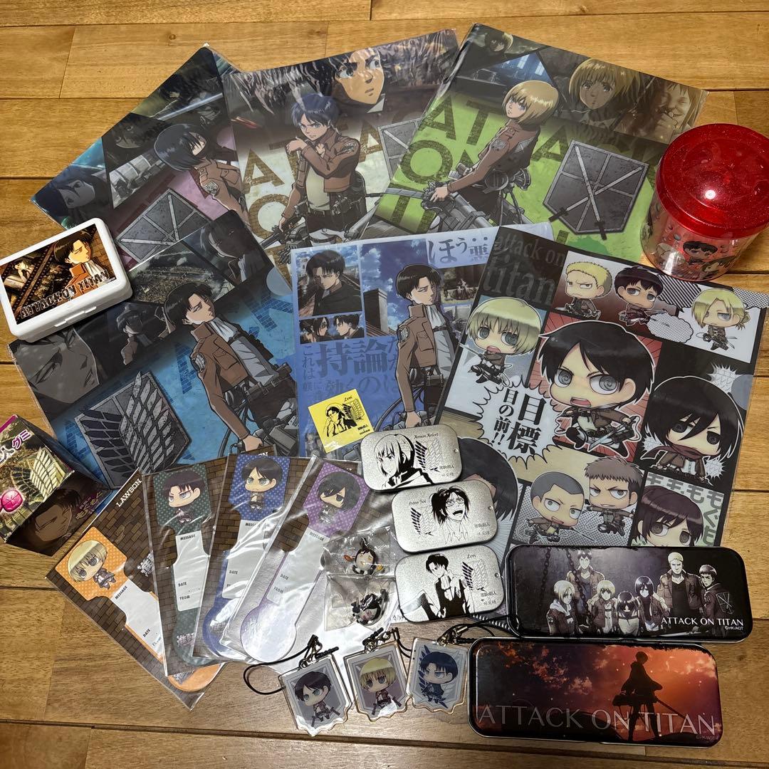 進撃の巨人 非売品など色々セット(クリアファイル6枚・缶ケース5点メモ帳4点等)