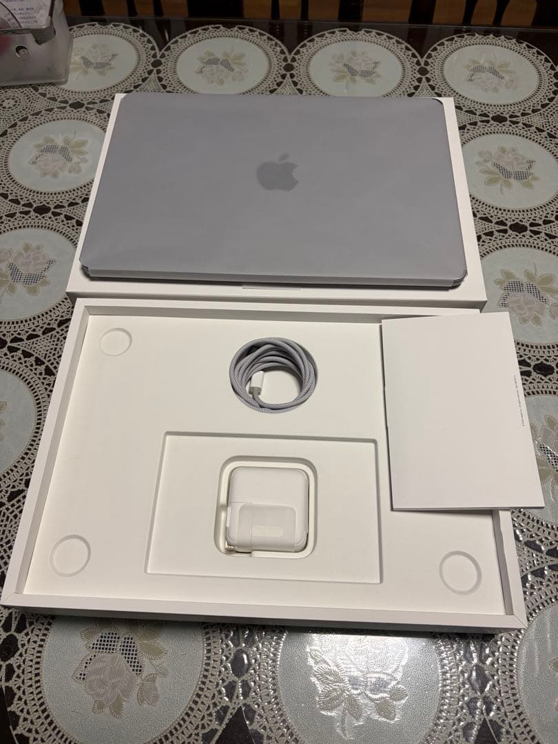 極美品Apple MacBook AIR M3、13.6インチ(KTM)