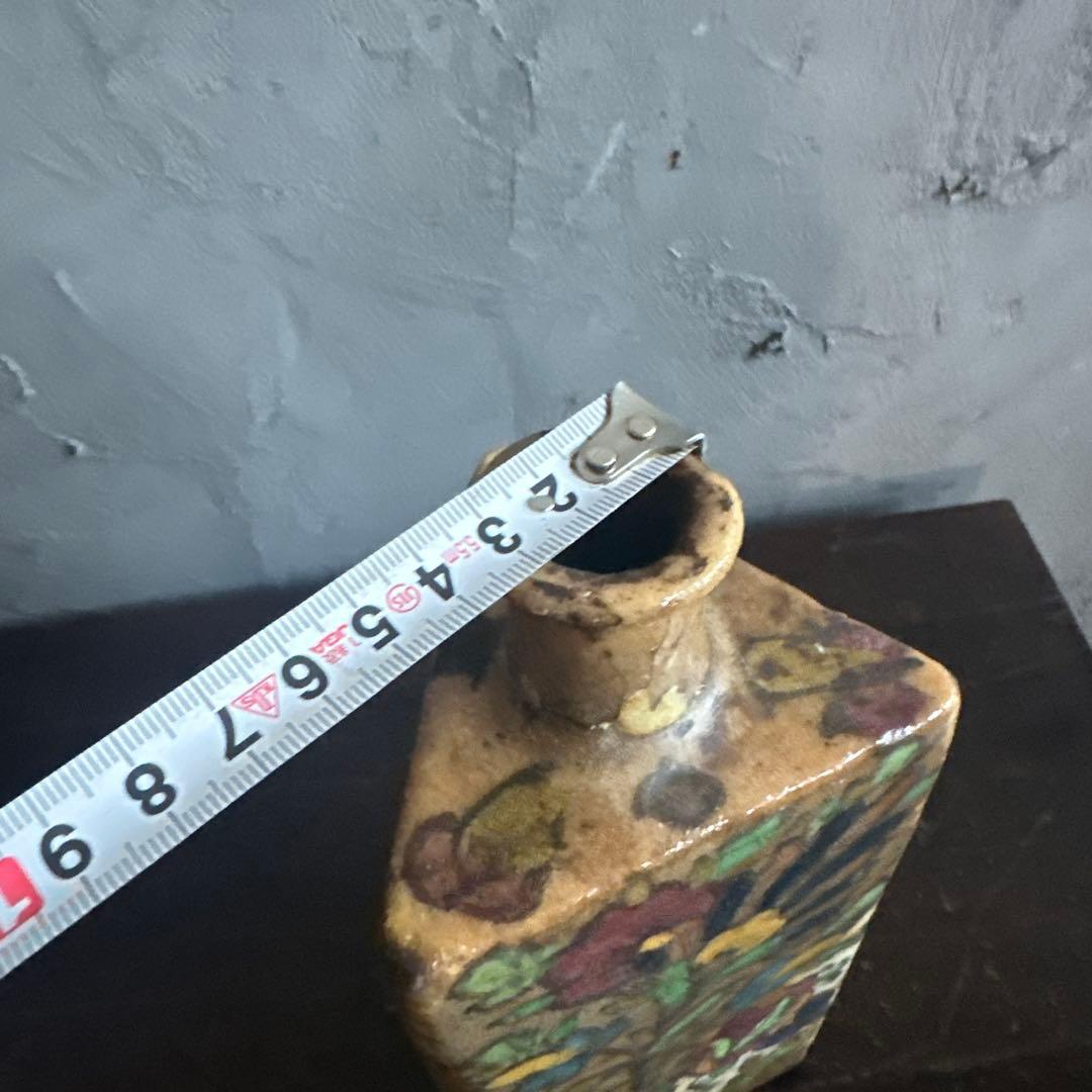 ヴィンテージ　花柄装飾の陶器瓶