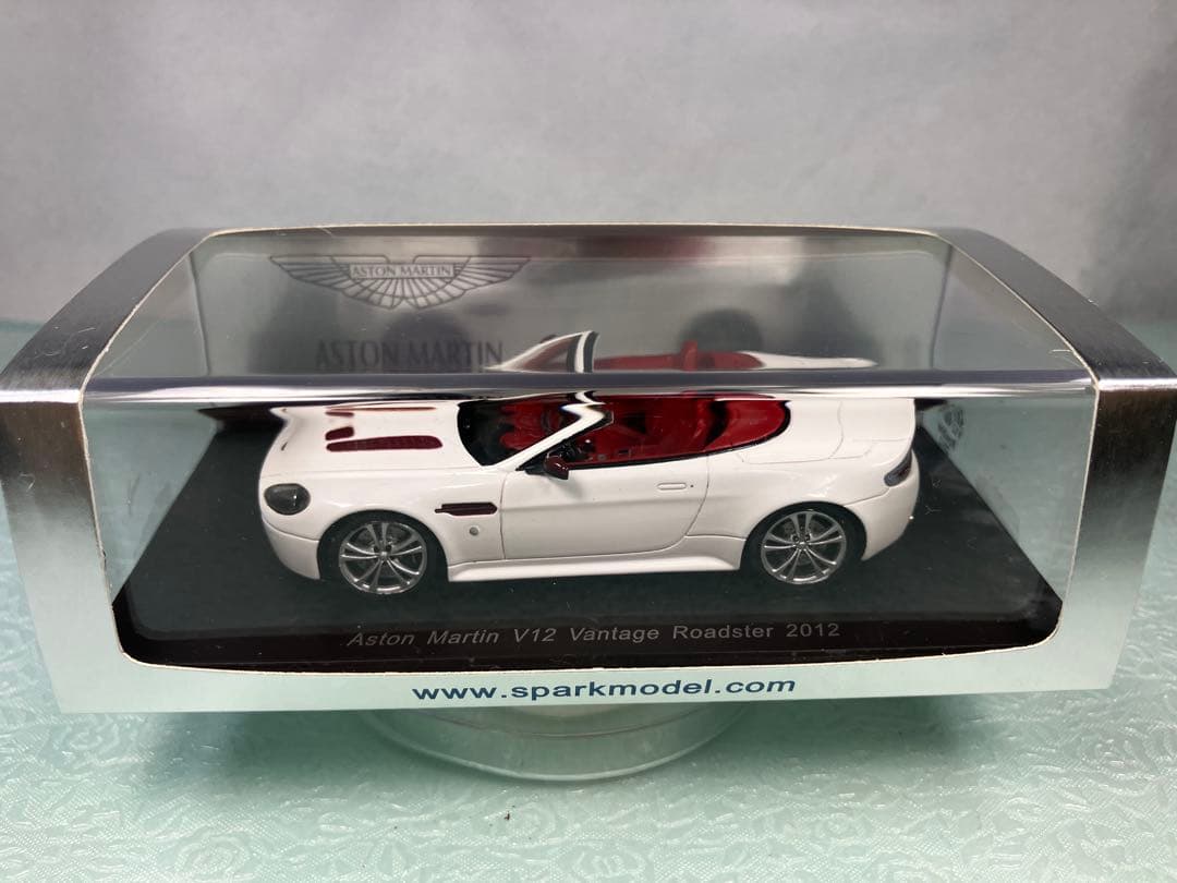 ミニカー Spark Aston Martin V12 Vantage Roadster