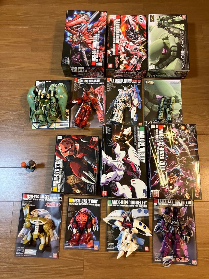 【匿名配送】　ジャンク品　ガンプラ8体　フィギュア2体　まとめ売り