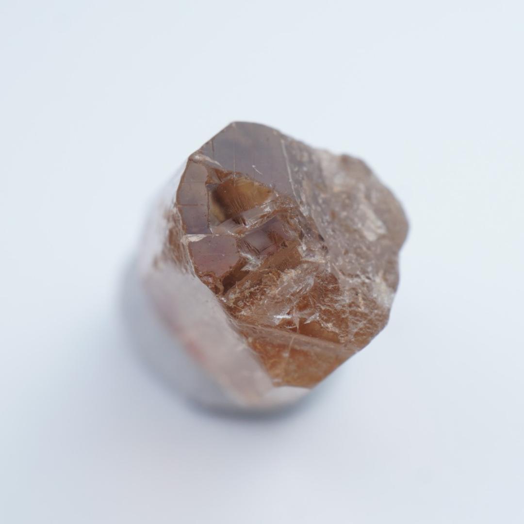 サンストーンスキャポライト　結晶　原石　タンザニア産