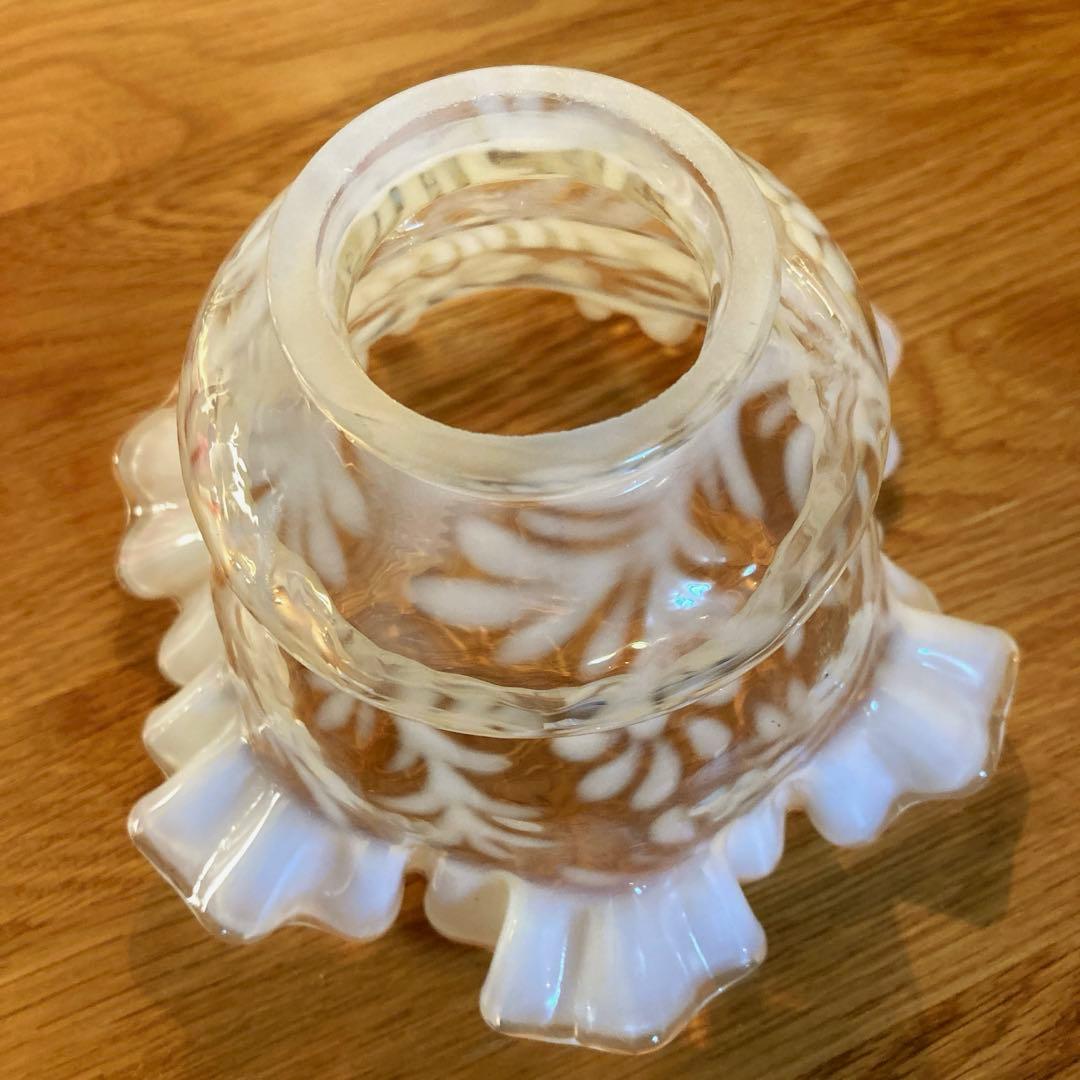 フェントン　19世紀　花柄　ガラスランプシェード（希少）オパールセント