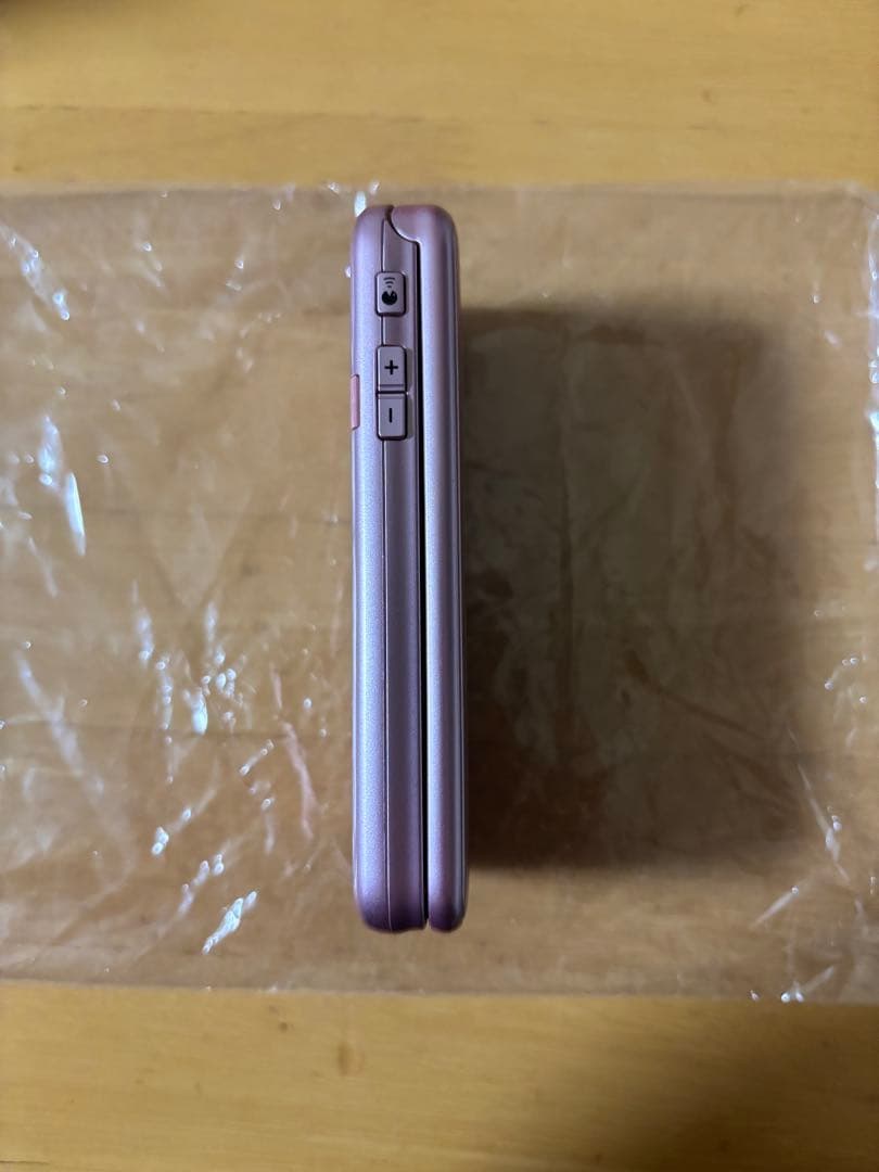 docomo ピンク 携帯電話 本体 充電器付き　らくらくホン　F-01M