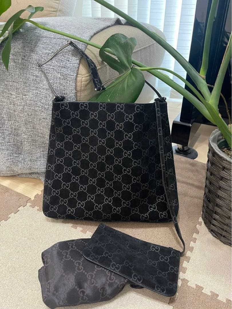 あき　GUCCI ブラック スエード　GGパターン ショルダーバッグ