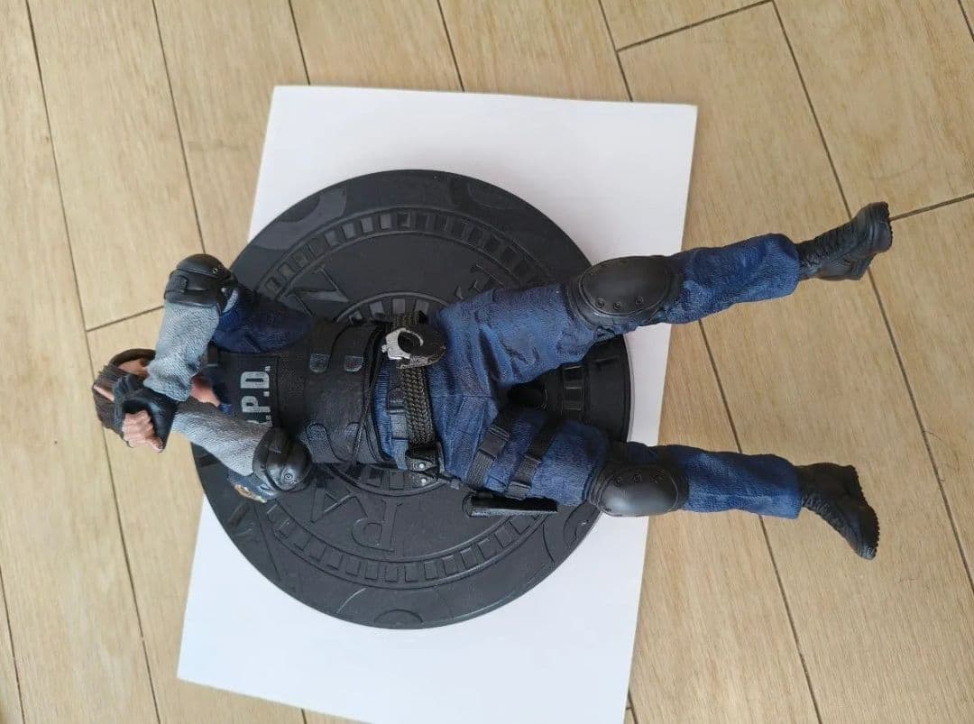 バイオハザード レオン RE フィギュア BIOHAZARD