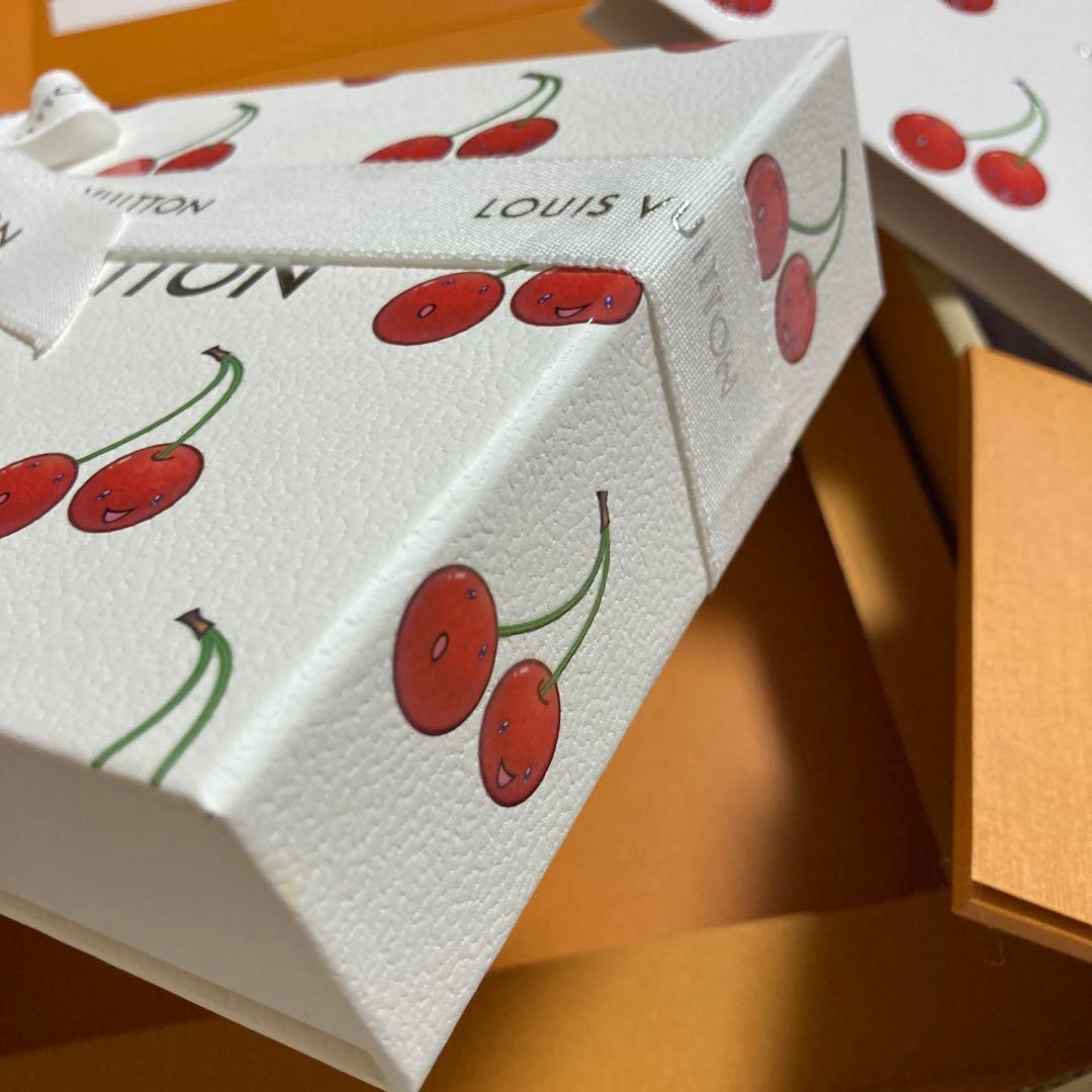 LOUIS VUITTON✨ チェリー柄 ギフトボックス&リボン付き✨