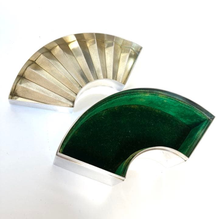 純銀製　扇型　菊文様　小物入れ