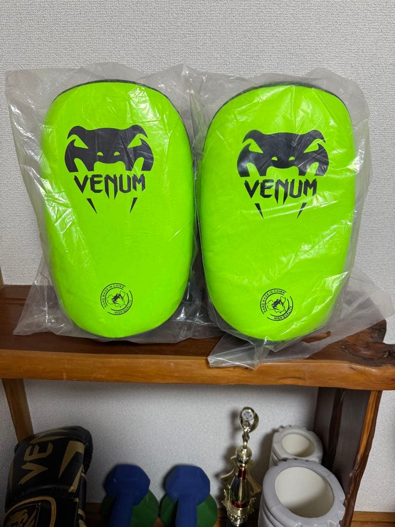 【新品未開封】VENUM キックミットライトグリーン【ガチ連蹴りいけます】
