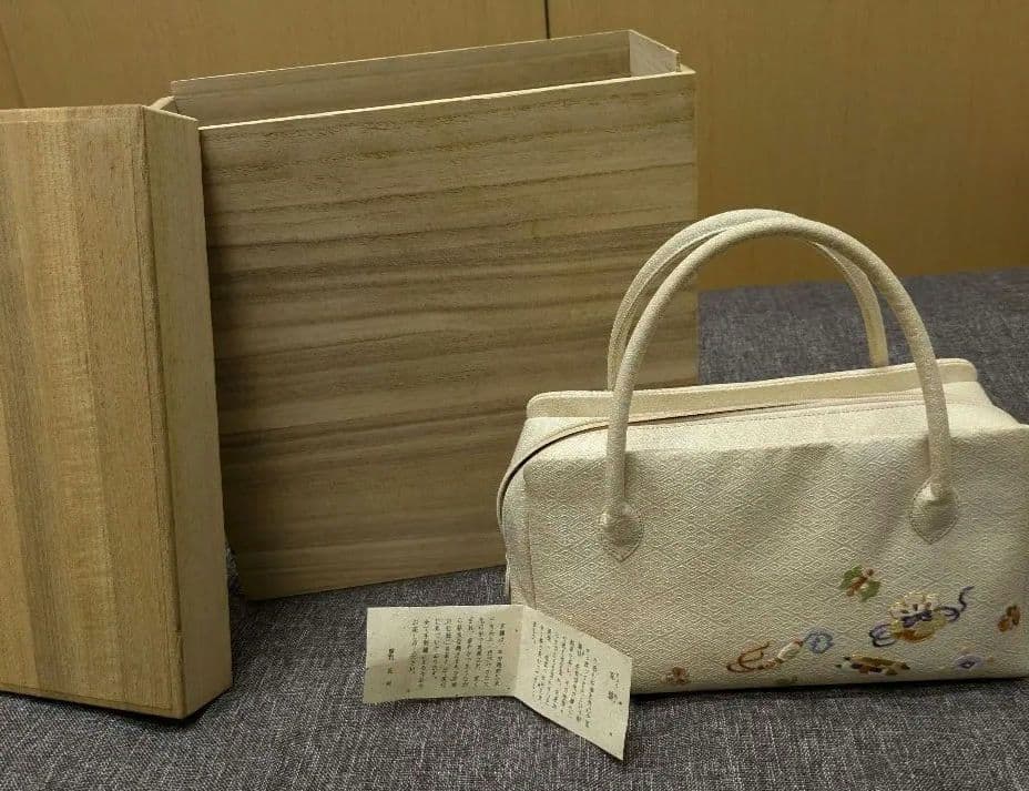 最終お値下げ！名門【逸品】長艸刺繍　手刺繍利休バッグ　和装　正絹　桐箱入り作家物