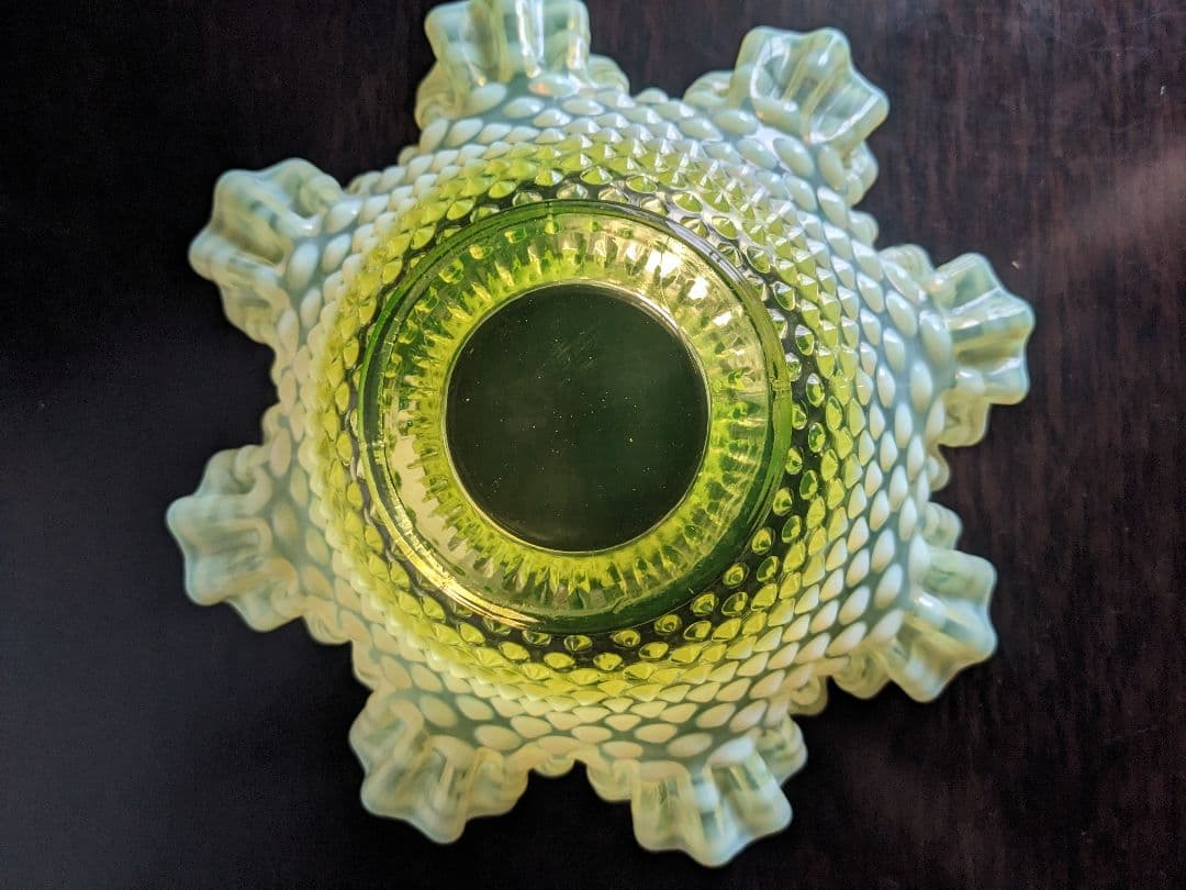 フェントン　ウランガラス　ヴァセリン　ホブネイルオパルセント　ラージフリルボウル