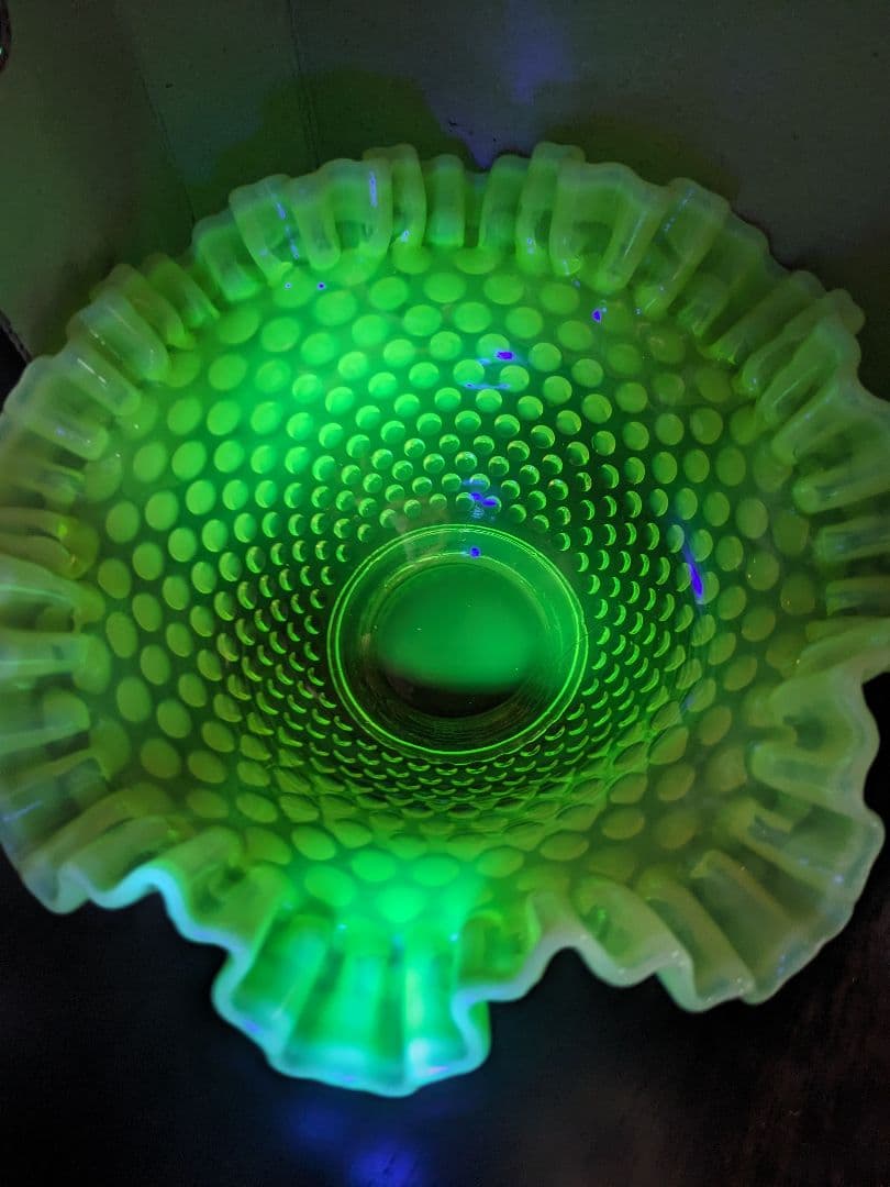 フェントン　ウランガラス　ヴァセリン　ホブネイルオパルセント　ラージフリルボウル