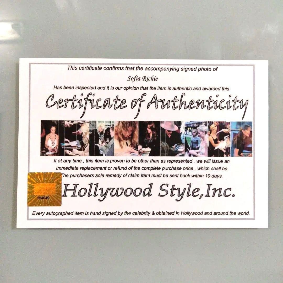 ソフィア・リッチー直筆サイン入り超大型写真