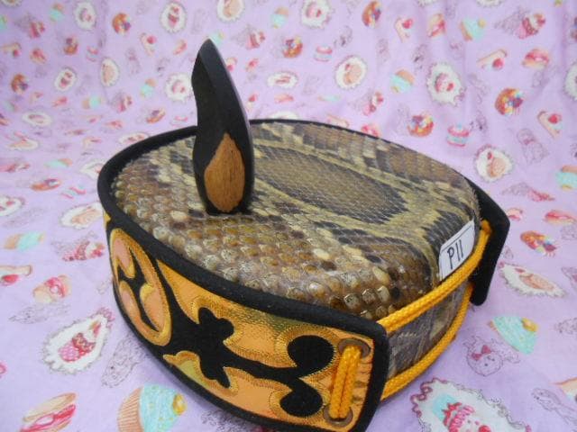 P11現品販売(送料無料)16.980円　沖縄三線専用　蛇皮強化張チーガ、黒檀爪