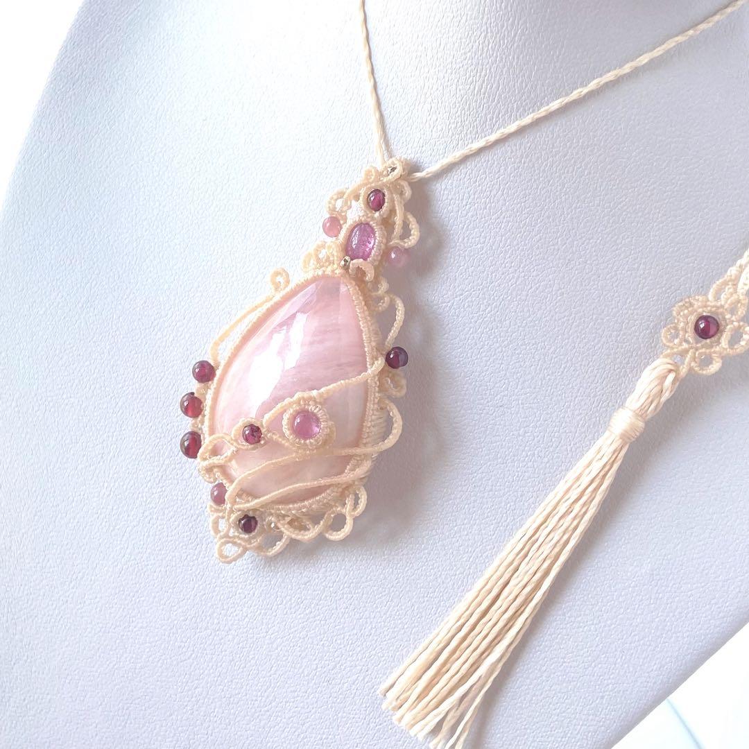 (みきの)♡大粒モルガナイト×2種類のピンクルビーのマクラメネックレス