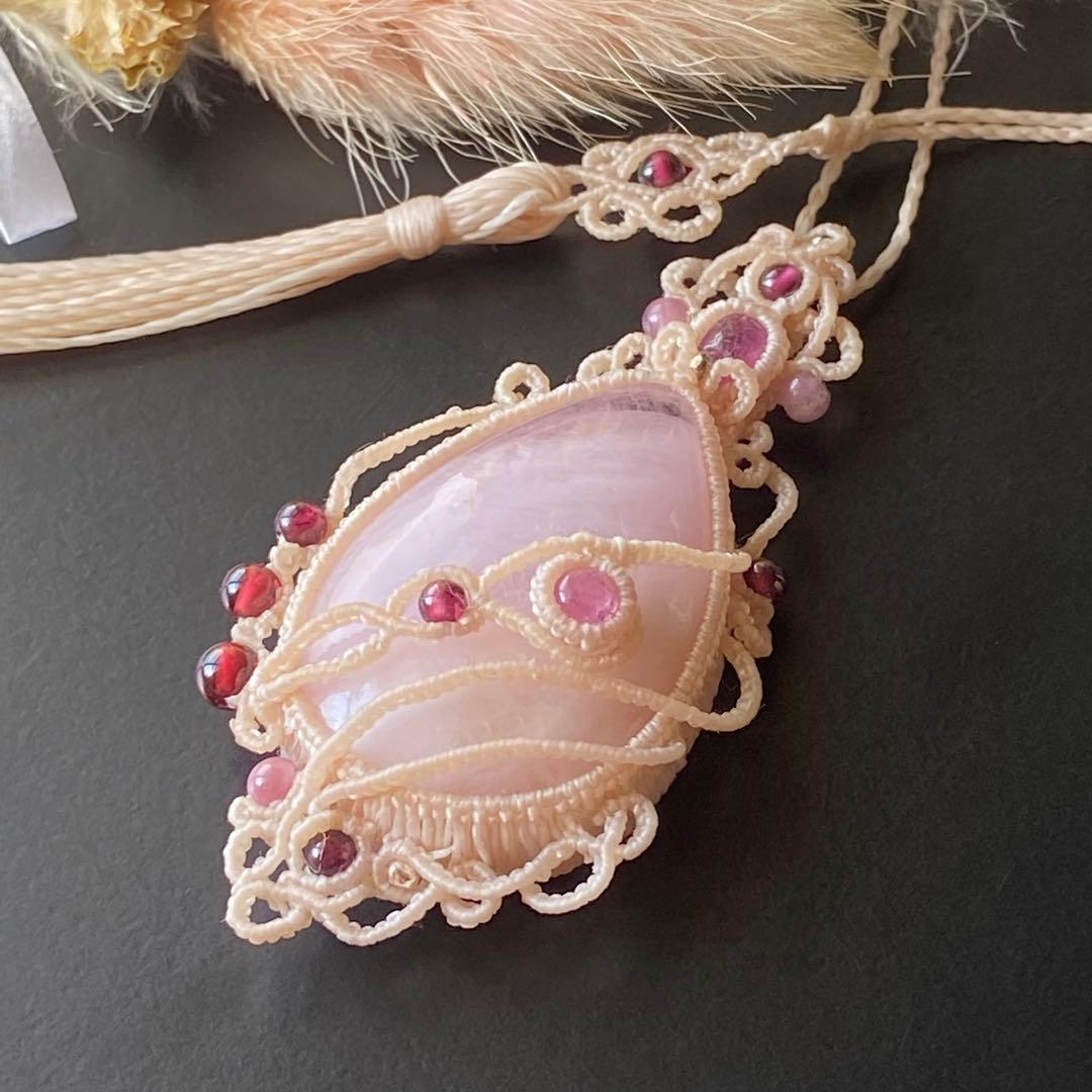 (みきの)♡大粒モルガナイト×2種類のピンクルビーのマクラメネックレス