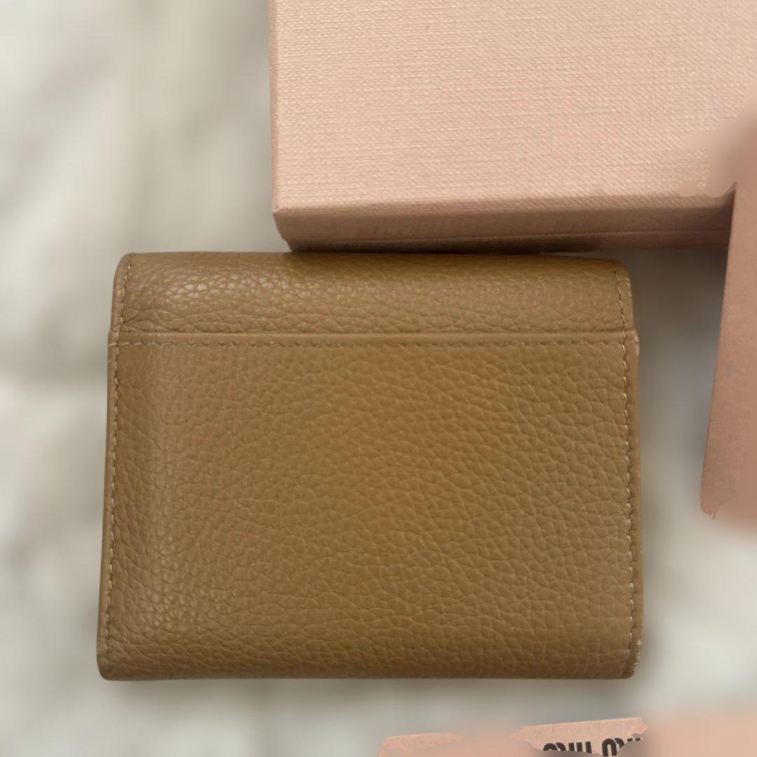 miu miu♡ヴィッテロダイノレザーフラップ付折りミニ財布♡ブラウン