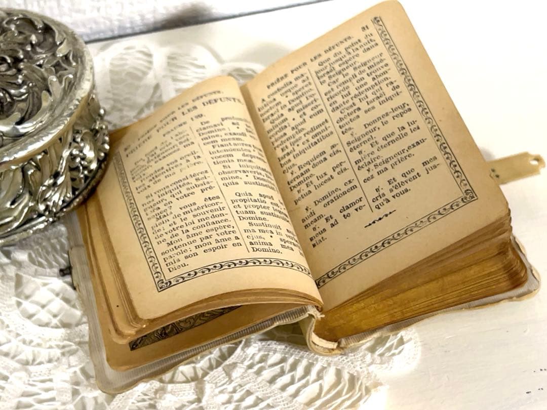 フランスアンティーク＊セルロイドのミゼル祈祷書＊十字架