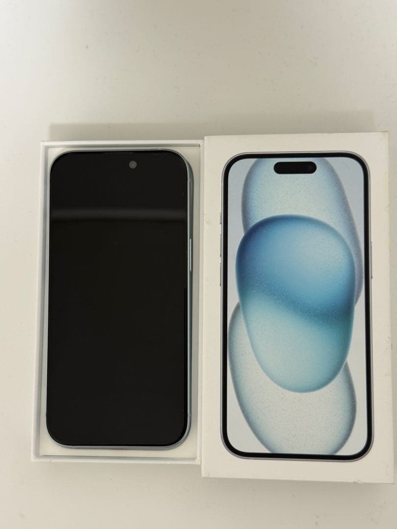 Apple iPhone 15 128GB バッテリー95％保証期間内