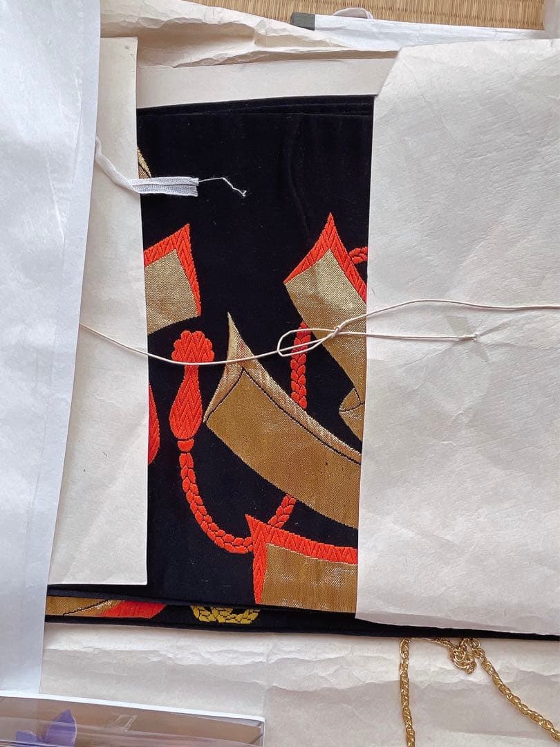 成人式振袖 晴れ着 着物一式 紗綾型 赤白桜 流水紋 純絹 金襴 170cmXL