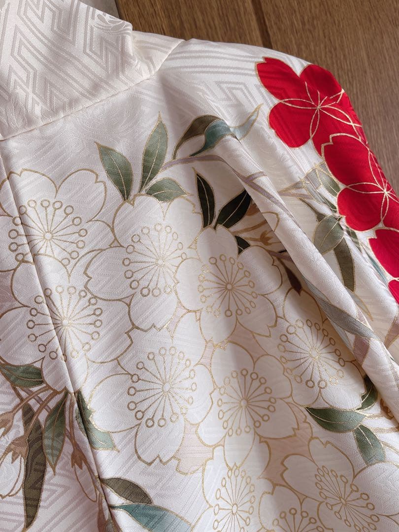 成人式振袖 晴れ着 着物一式 紗綾型 赤白桜 流水紋 純絹 金襴 170cmXL