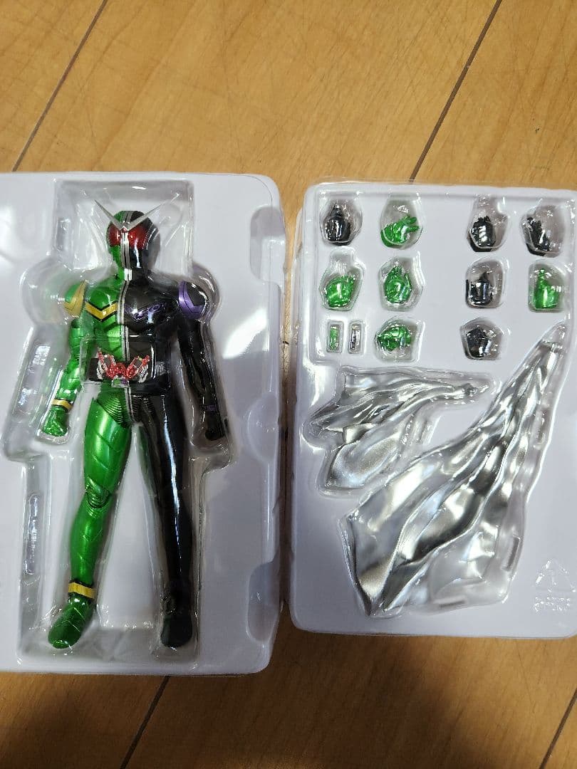 S.H.Figuarts 真骨彫 仮面ライダーW サイクロンジョーカー