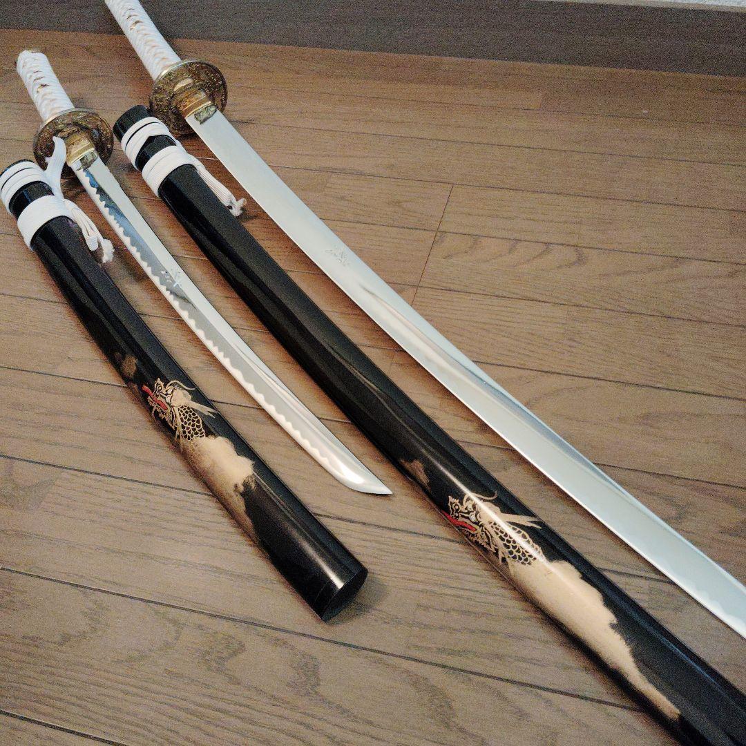 ド*ン様 龍柄　模造刀2本セット　刀掛台付き