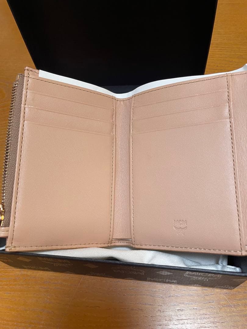 MCM 新品 パトリシアスタッズ付き三つ折り財布ヴィセトスウォレット