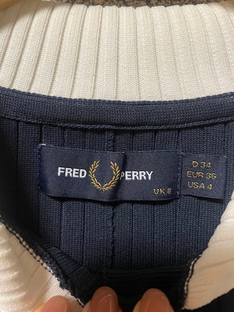 ［美品］FRED PERRY　フレッドペリー　F7246　ポロシャツ　プリーツ