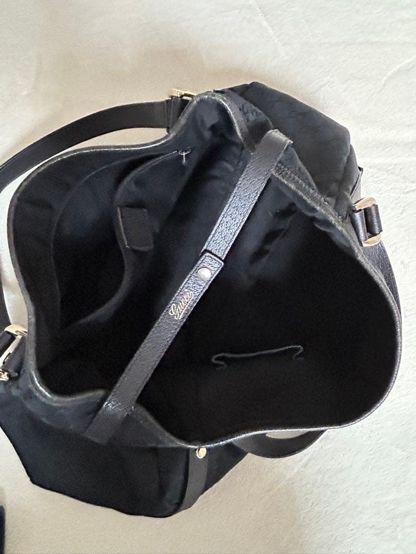Ｐ　GUCCI トートバック　黒GGキャンバス