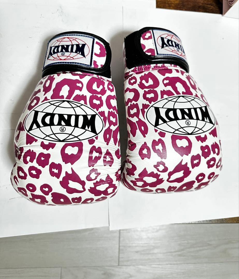 WINDY ボクシンググローブ ヒョウ柄 紫紅色