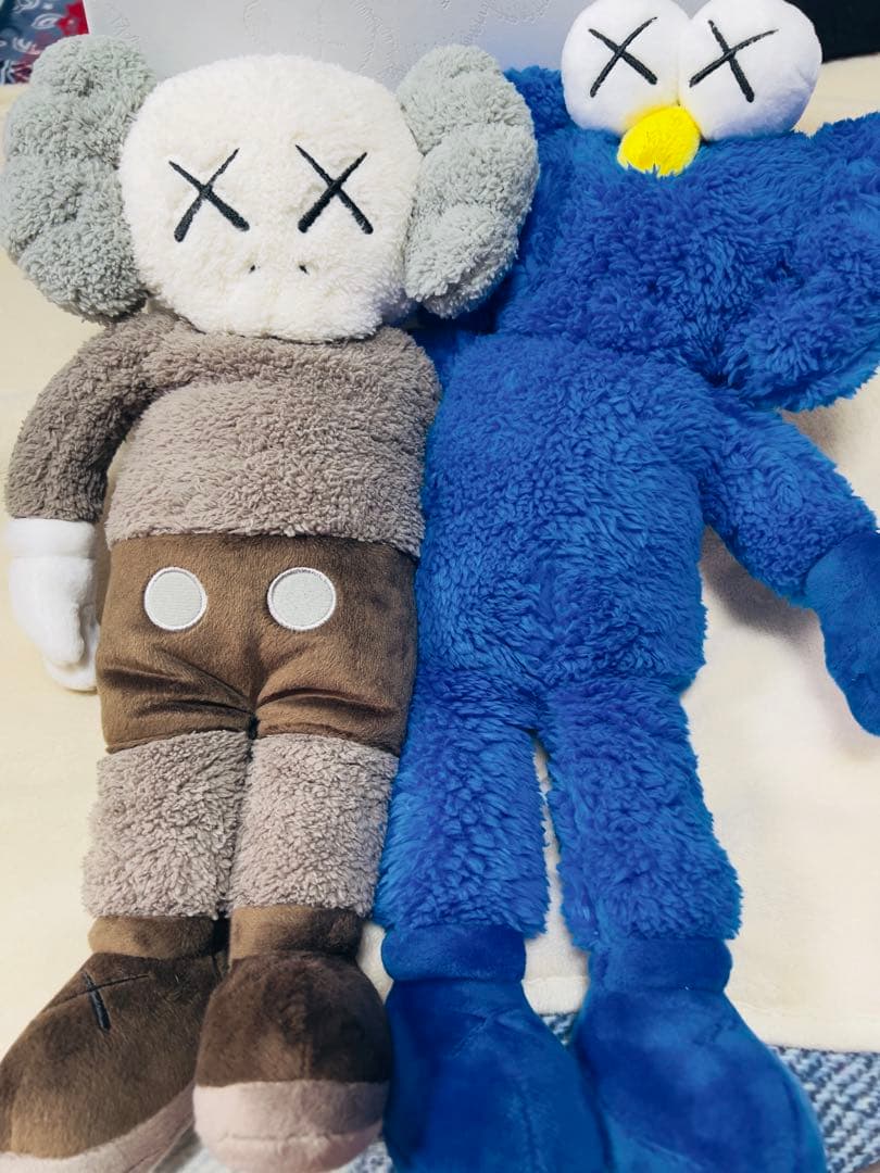 KAWS Seeing / Watching BFF コンプ P香港限定