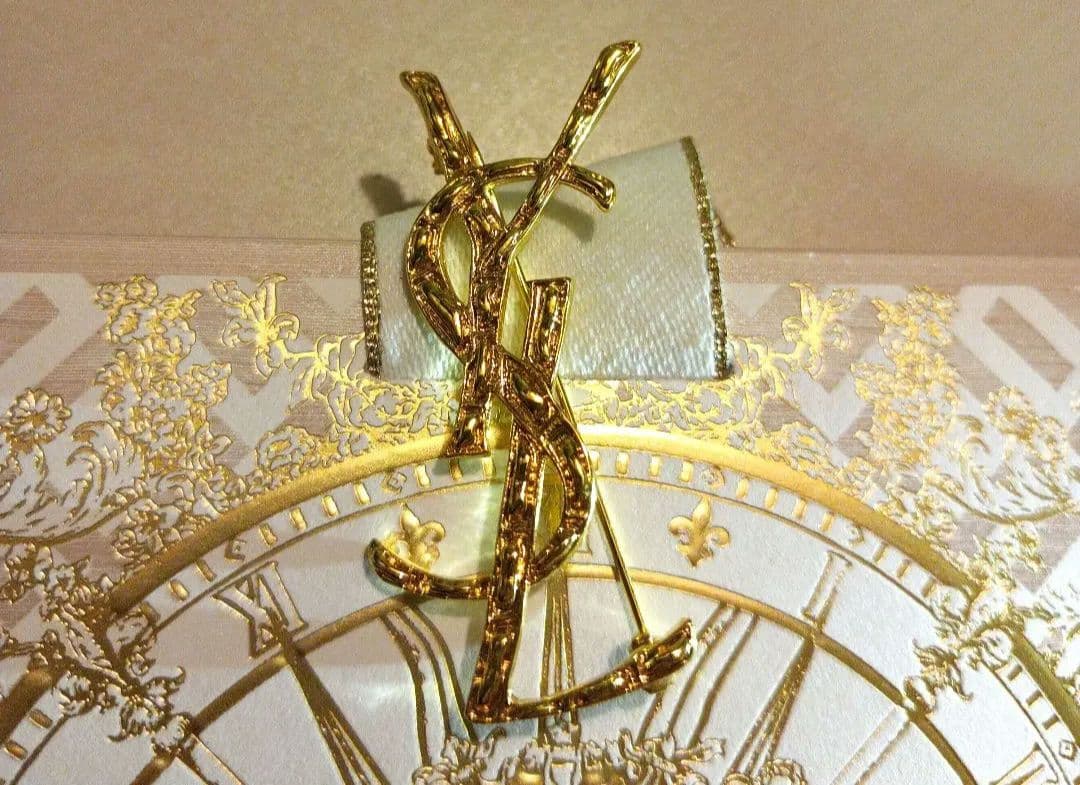 美品　Yves Saint Laurent ゴールドブローチ