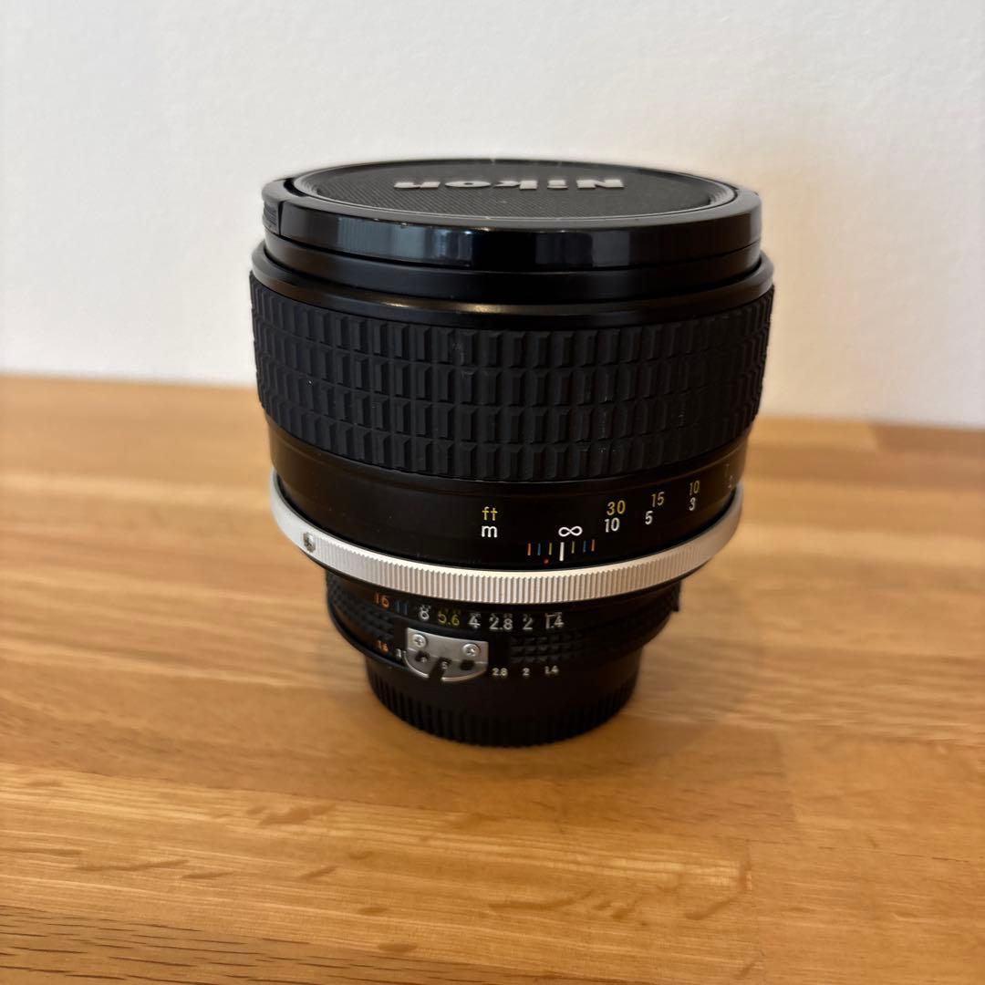 Nikon Nikkor 85mm f/1.4 単焦点レンズ