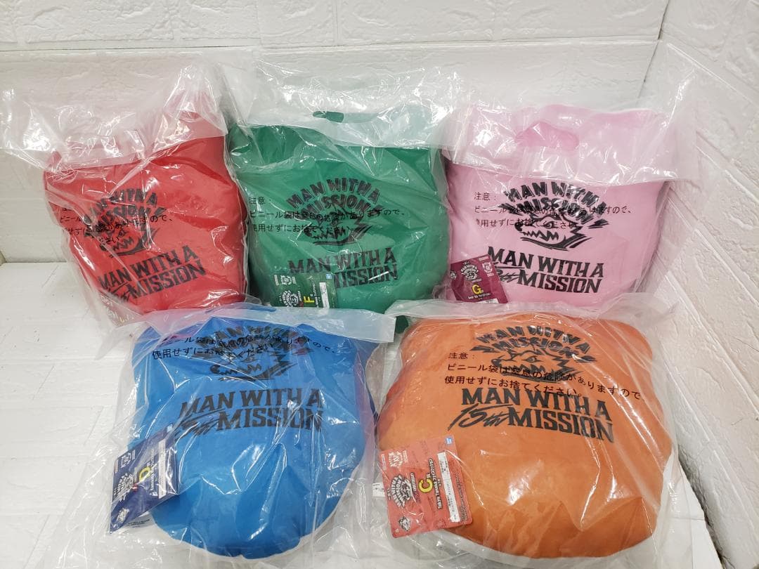 A067-104♪120 一番くじ MANWITHAMISSIONクッション5個