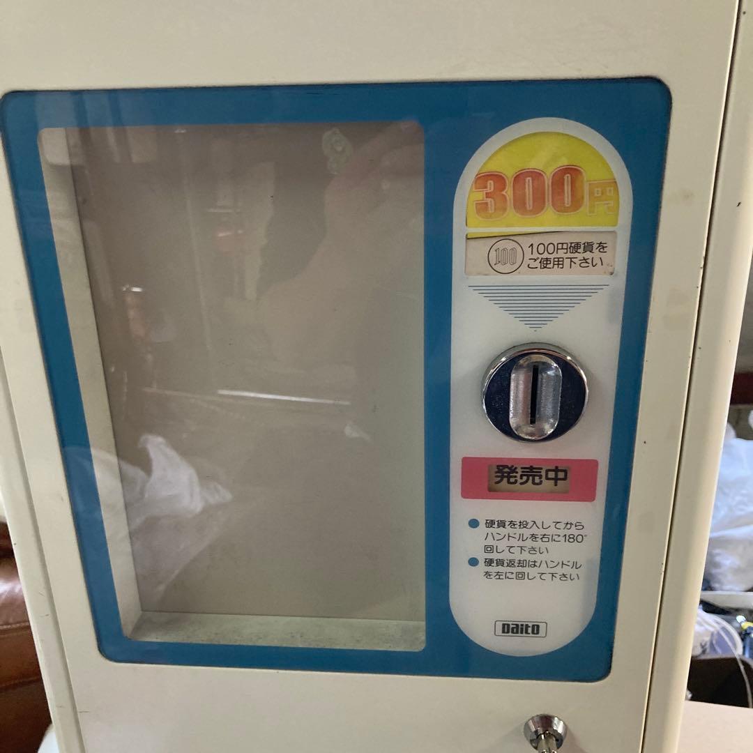 ガチャ機　ガチャマシン　手動式自動販売機　カードガチャ