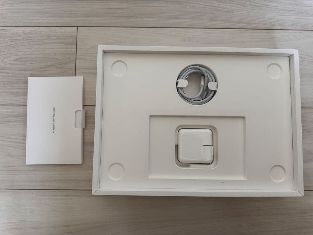 2022 13インチMacBook Air【箱・付属品あり】