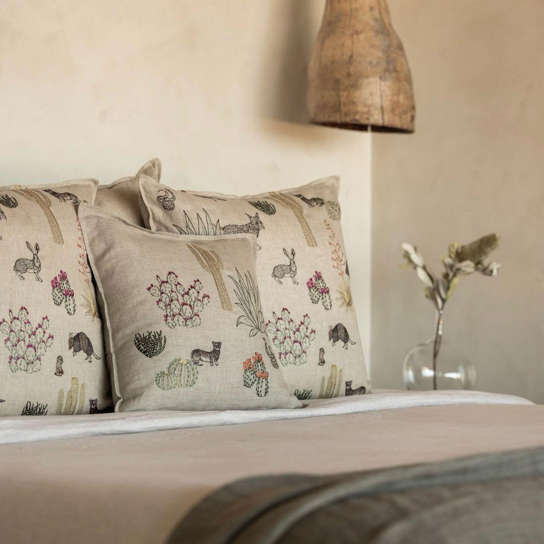 Coral&Tusk クッションカバー/Saguaro Desert Field